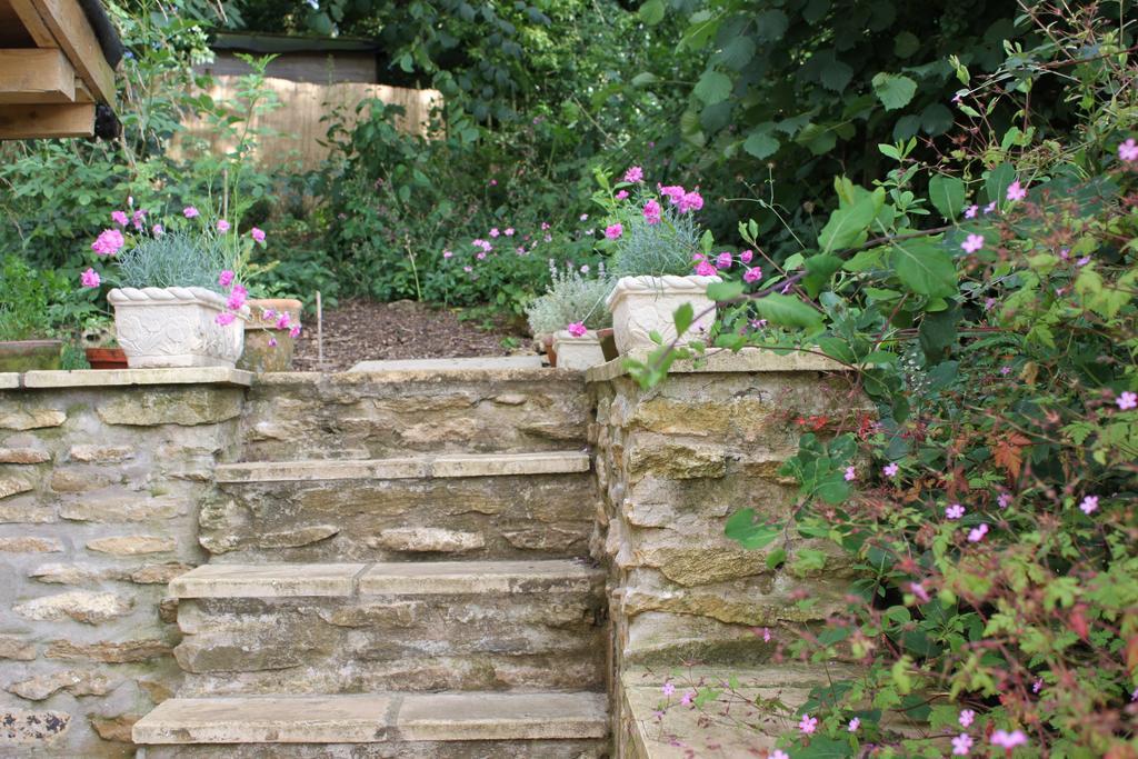Pathways, Beachwood Cottage Бат Стая снимка